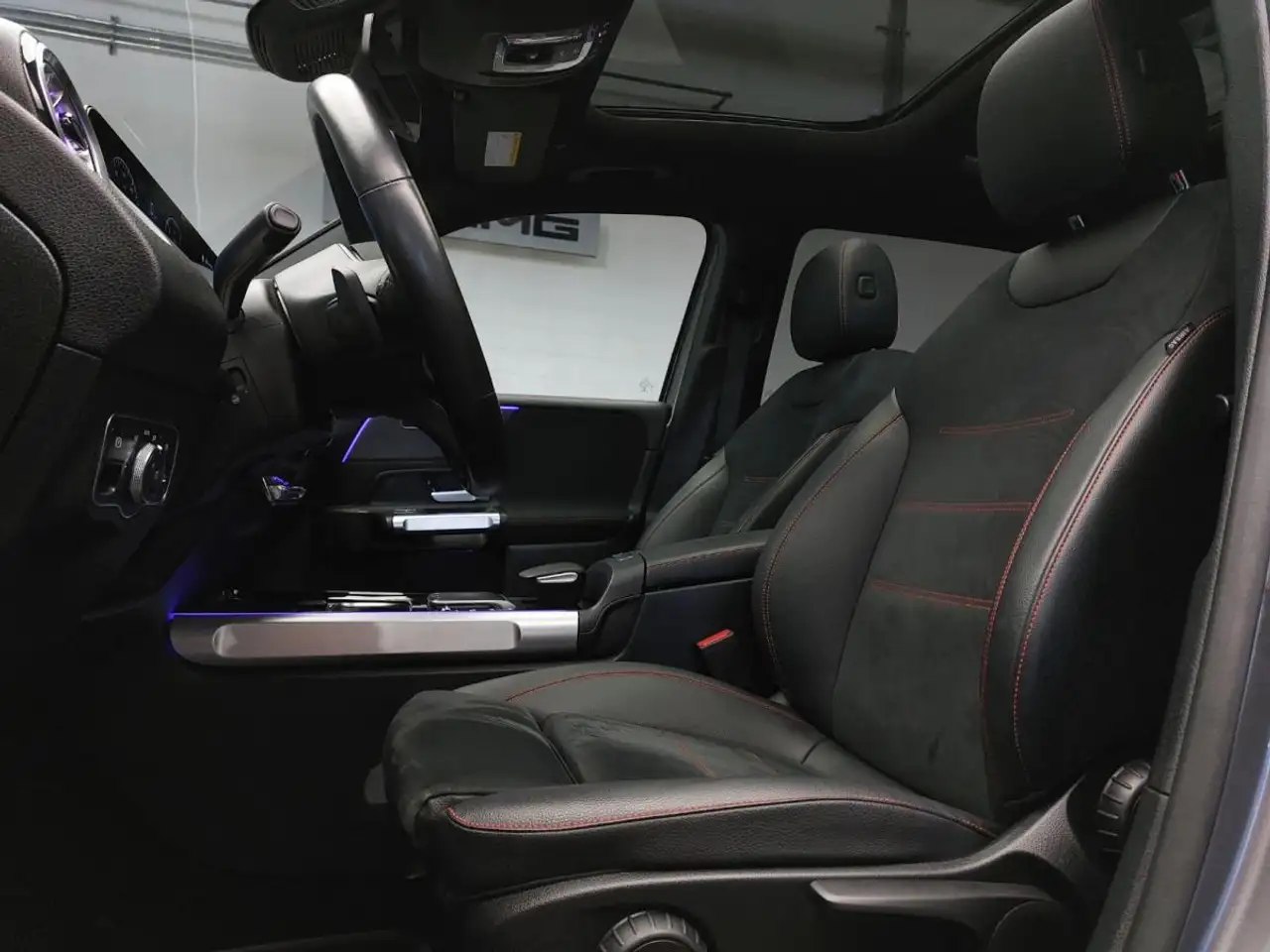 Mercedes-Benz GLB снимка Mercedes-Benz GLB
