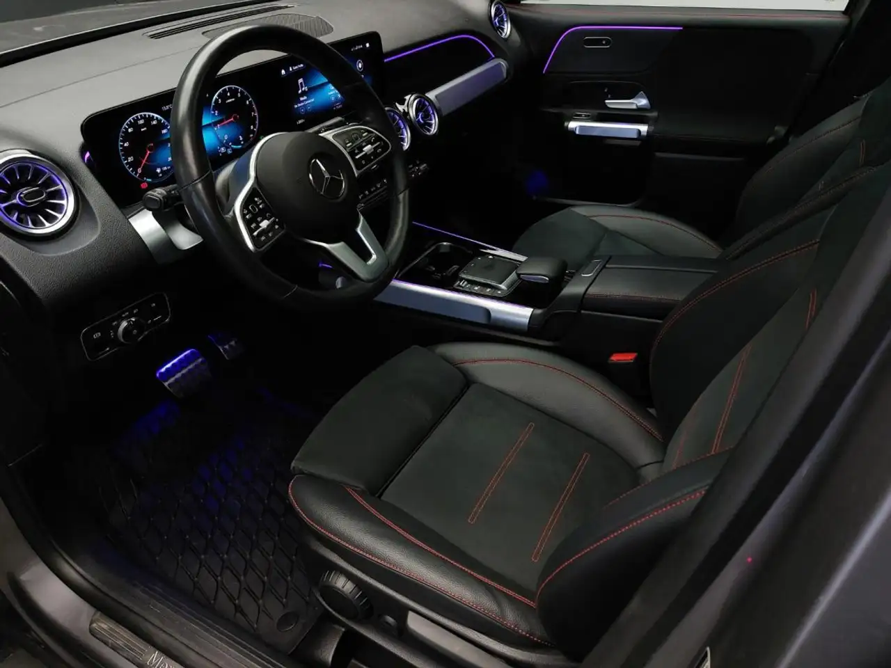 Mercedes-Benz GLB снимка Mercedes-Benz GLB