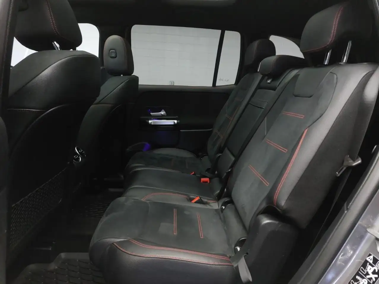 Mercedes-Benz GLB снимка Mercedes-Benz GLB