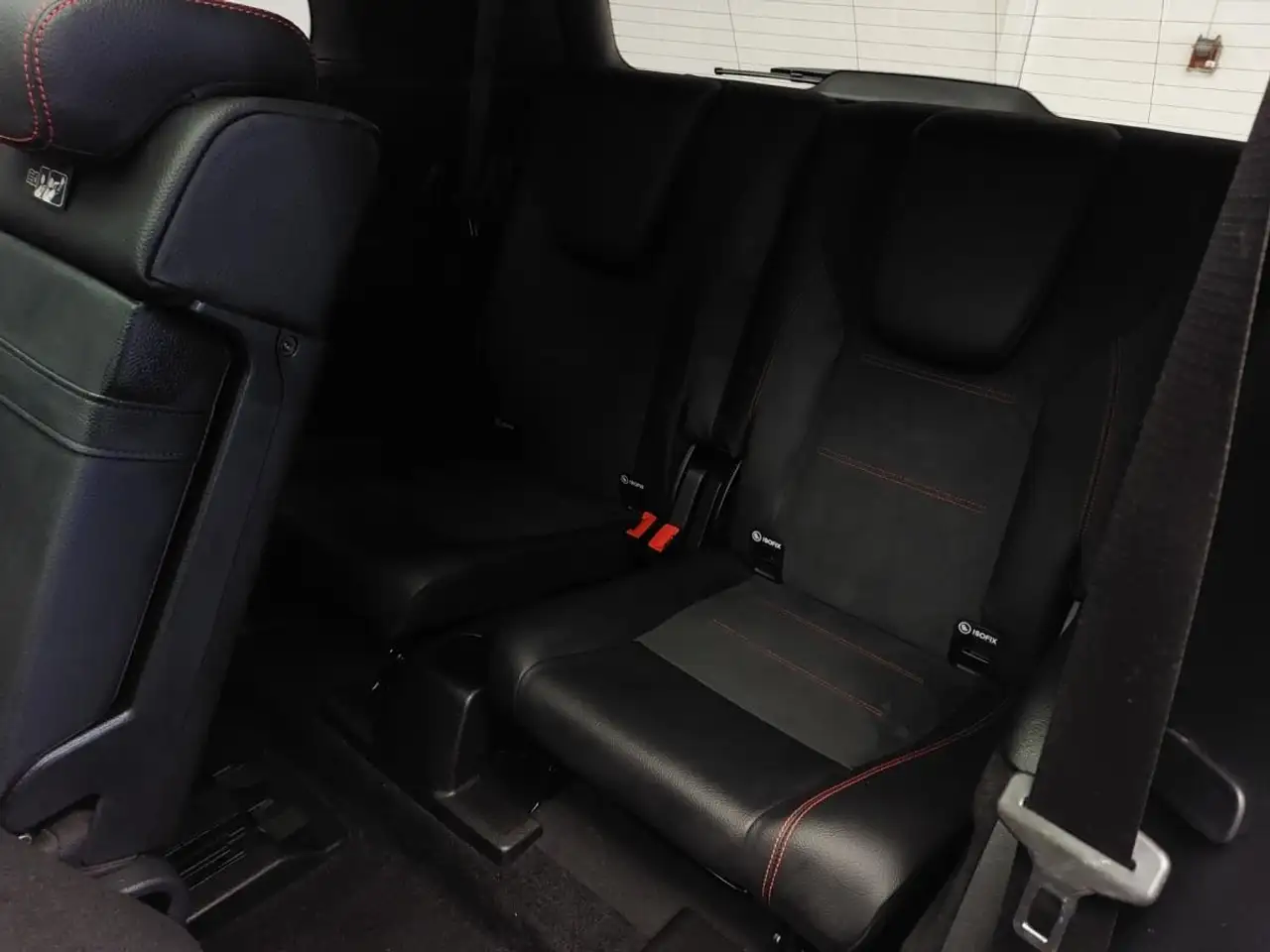 Mercedes-Benz GLB снимка Mercedes-Benz GLB