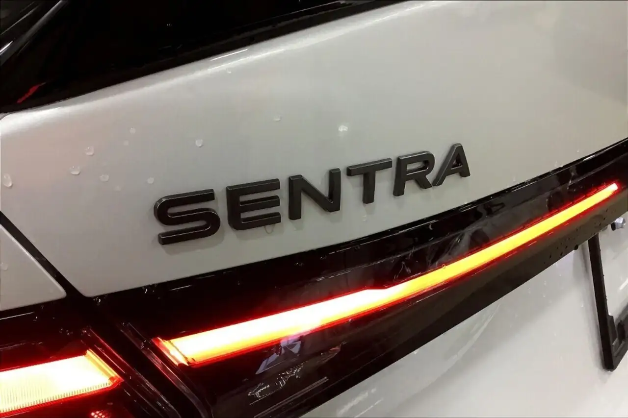 Nissan Sentra снимка Nissan Sentra