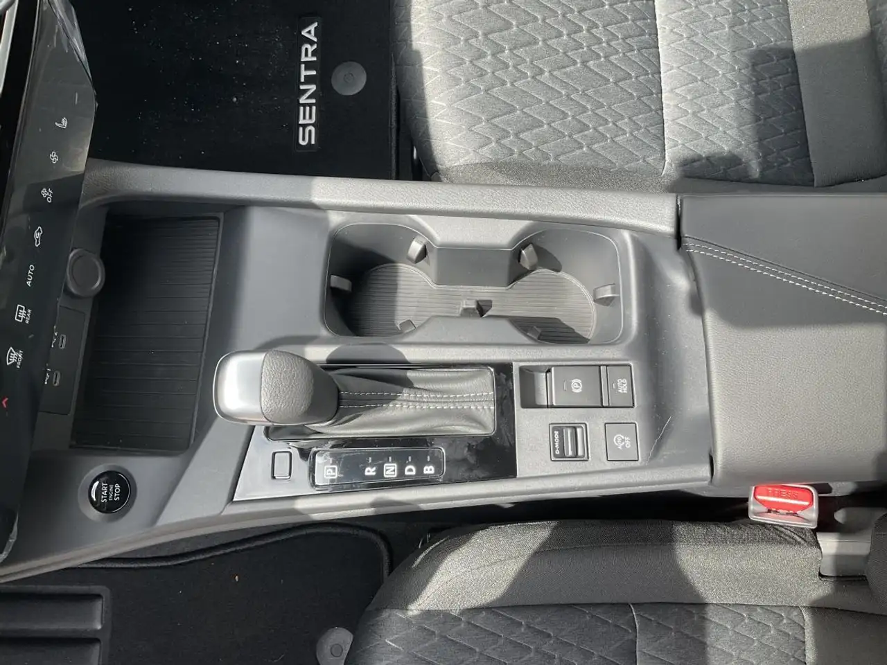 Nissan Sentra photo Nissan Sentra