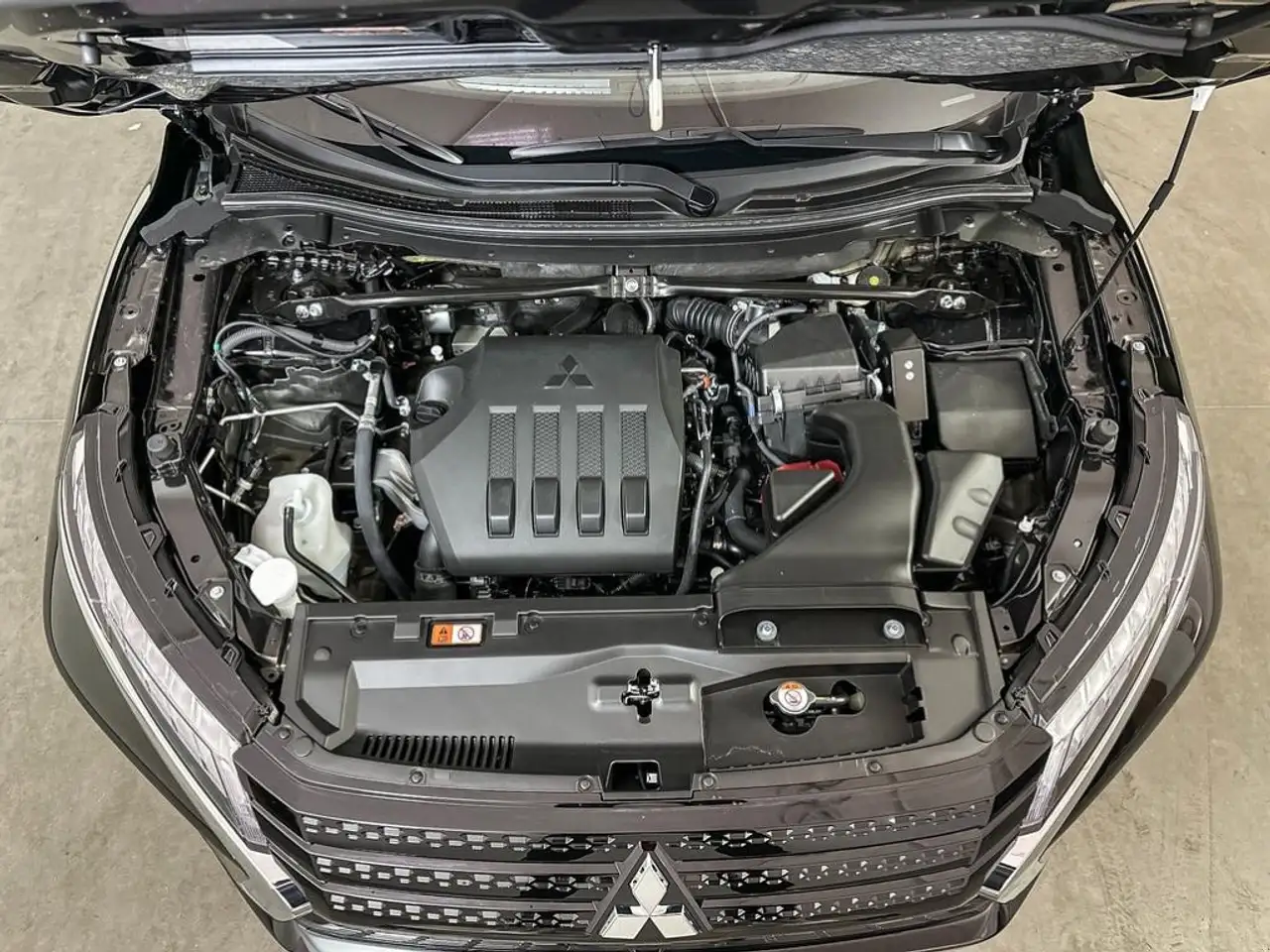 Mitsubishi Eclipse Cross снимка Mitsubishi Eclipse Cross