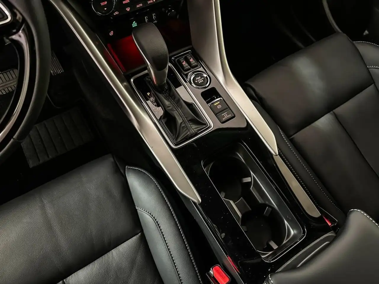 Mitsubishi Eclipse Cross снимка Mitsubishi Eclipse Cross