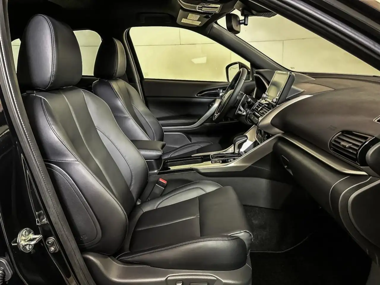 Mitsubishi Eclipse Cross снимка Mitsubishi Eclipse Cross
