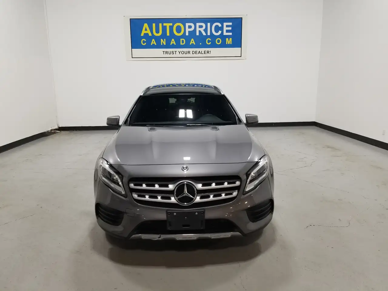 Mercedes-Benz GLA снимка Mercedes-Benz GLA