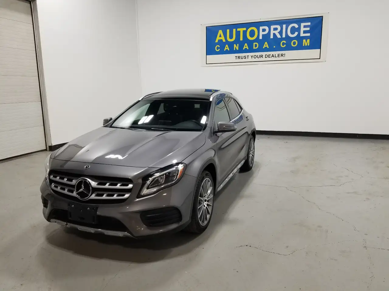 Mercedes-Benz GLA снимка Mercedes-Benz GLA