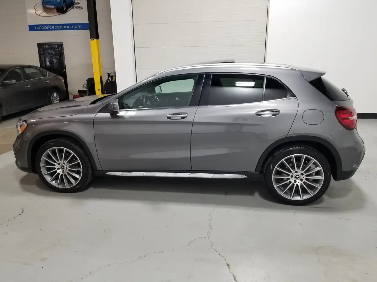 Mercedes-Benz GLA снимка Mercedes-Benz GLA