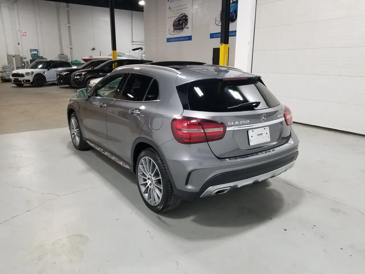 Mercedes-Benz GLA снимка Mercedes-Benz GLA