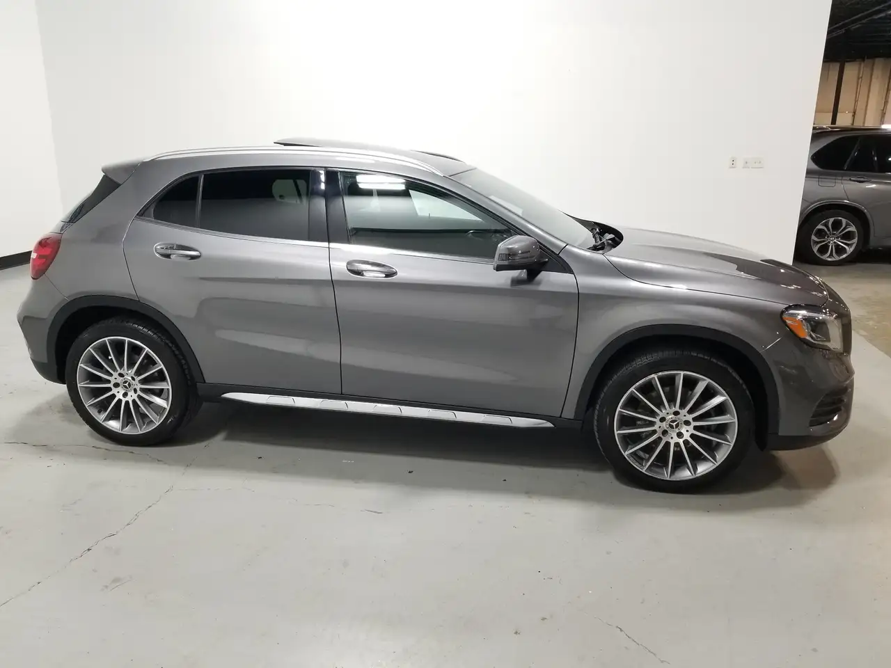 Mercedes-Benz GLA снимка Mercedes-Benz GLA