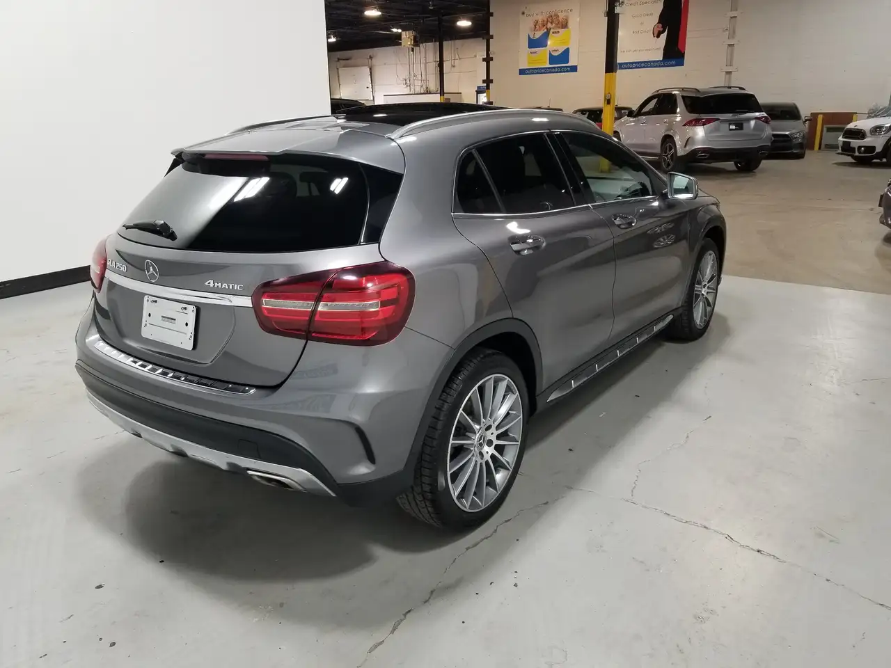 Mercedes-Benz GLA снимка Mercedes-Benz GLA