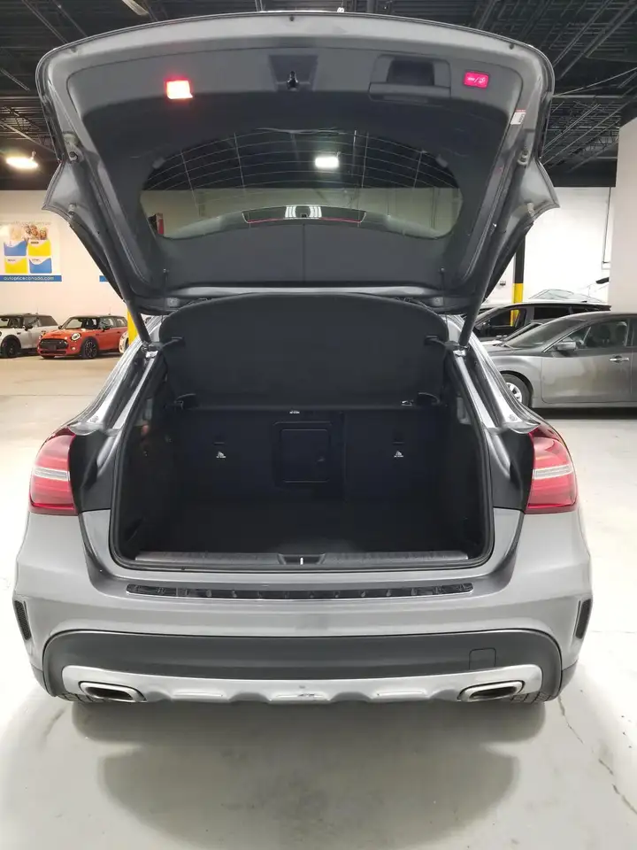 Mercedes-Benz GLA снимка Mercedes-Benz GLA