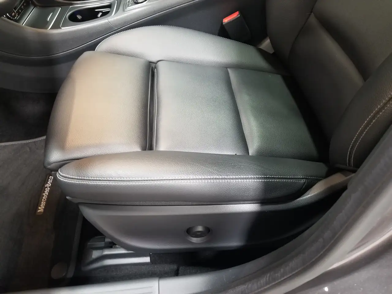 Mercedes-Benz GLA снимка Mercedes-Benz GLA