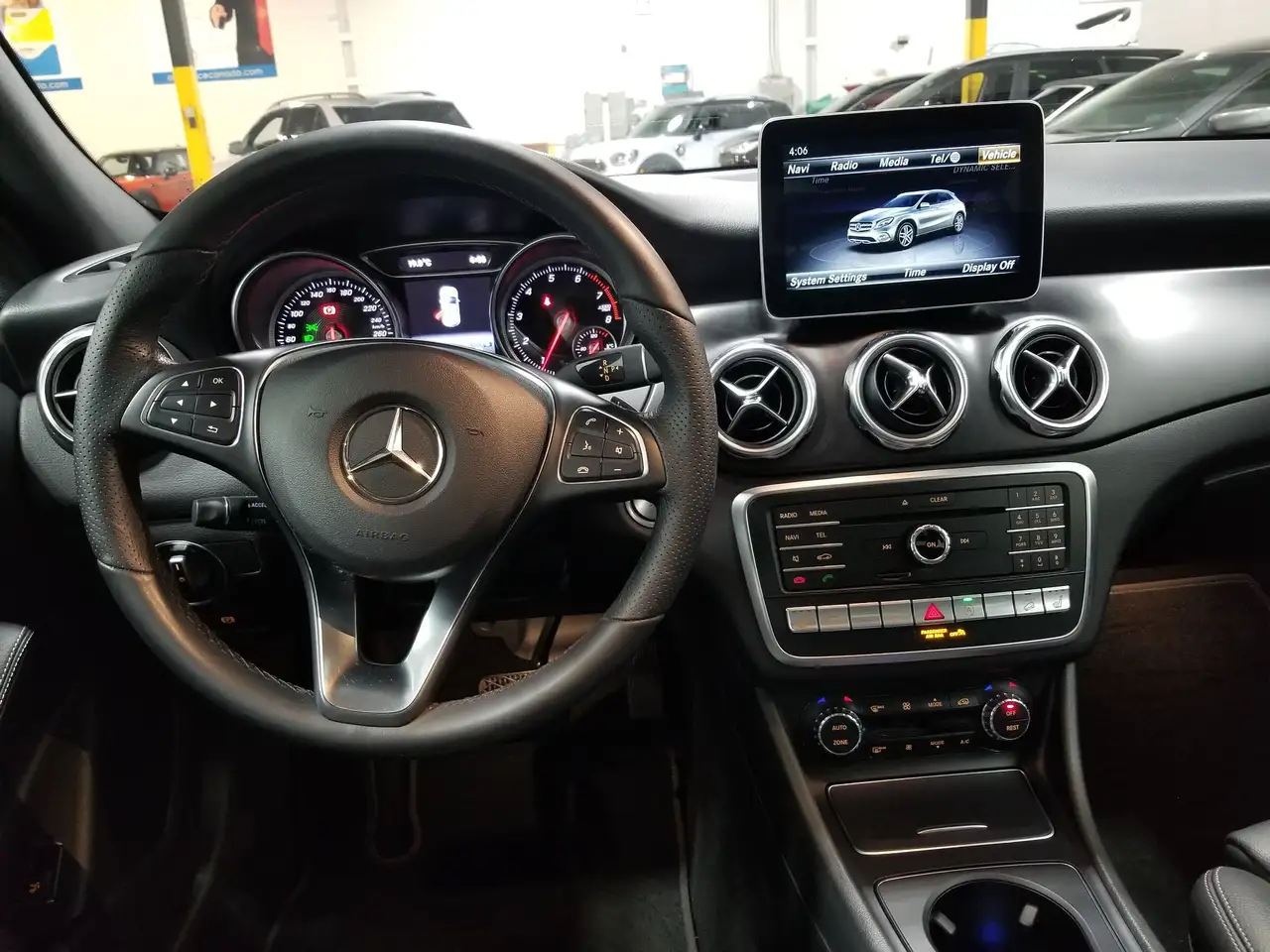 Mercedes-Benz GLA снимка Mercedes-Benz GLA