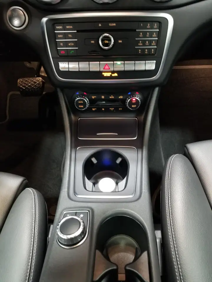 Mercedes-Benz GLA снимка Mercedes-Benz GLA