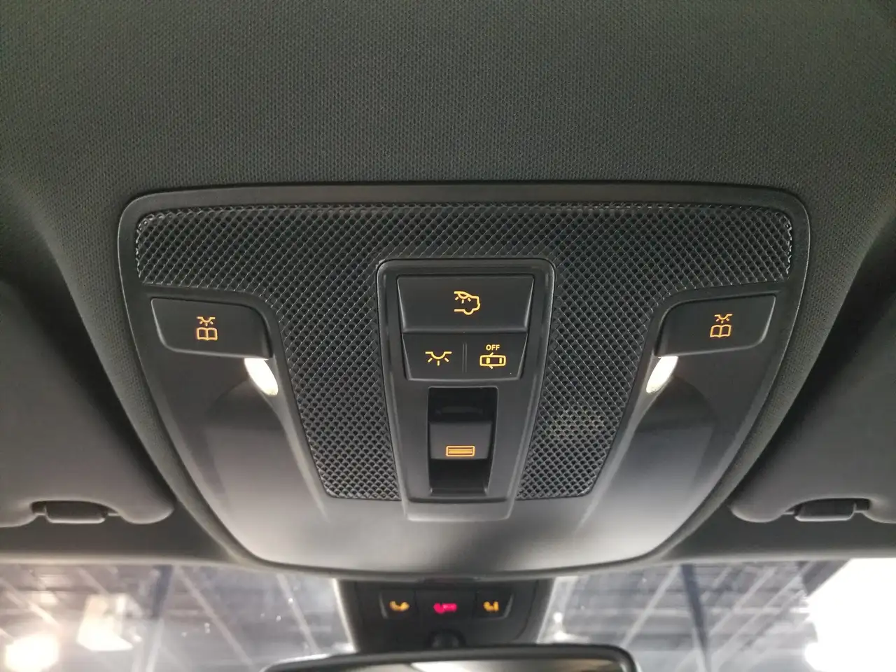 Mercedes-Benz GLA снимка Mercedes-Benz GLA