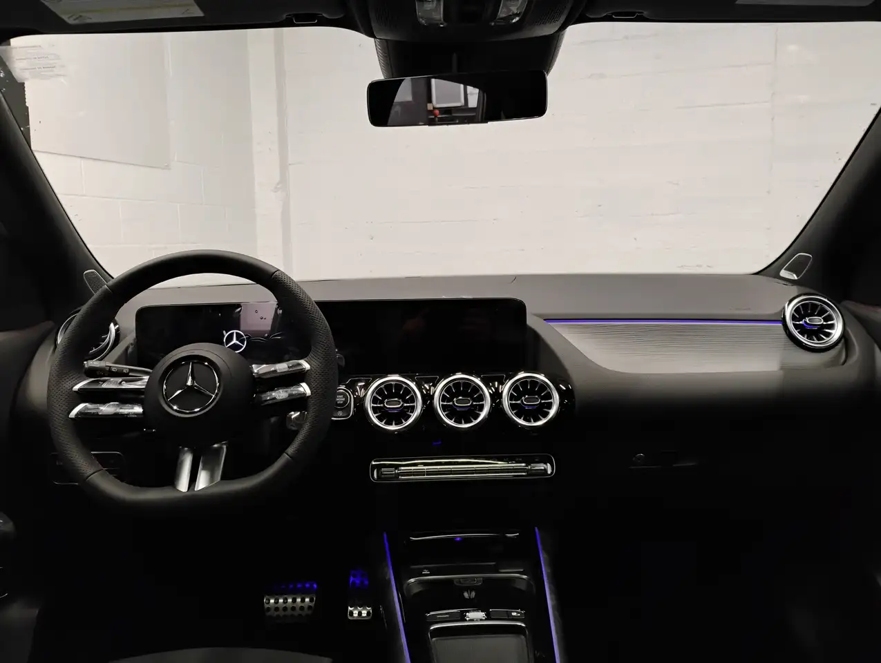 Mercedes-Benz GLA снимка Mercedes-Benz GLA
