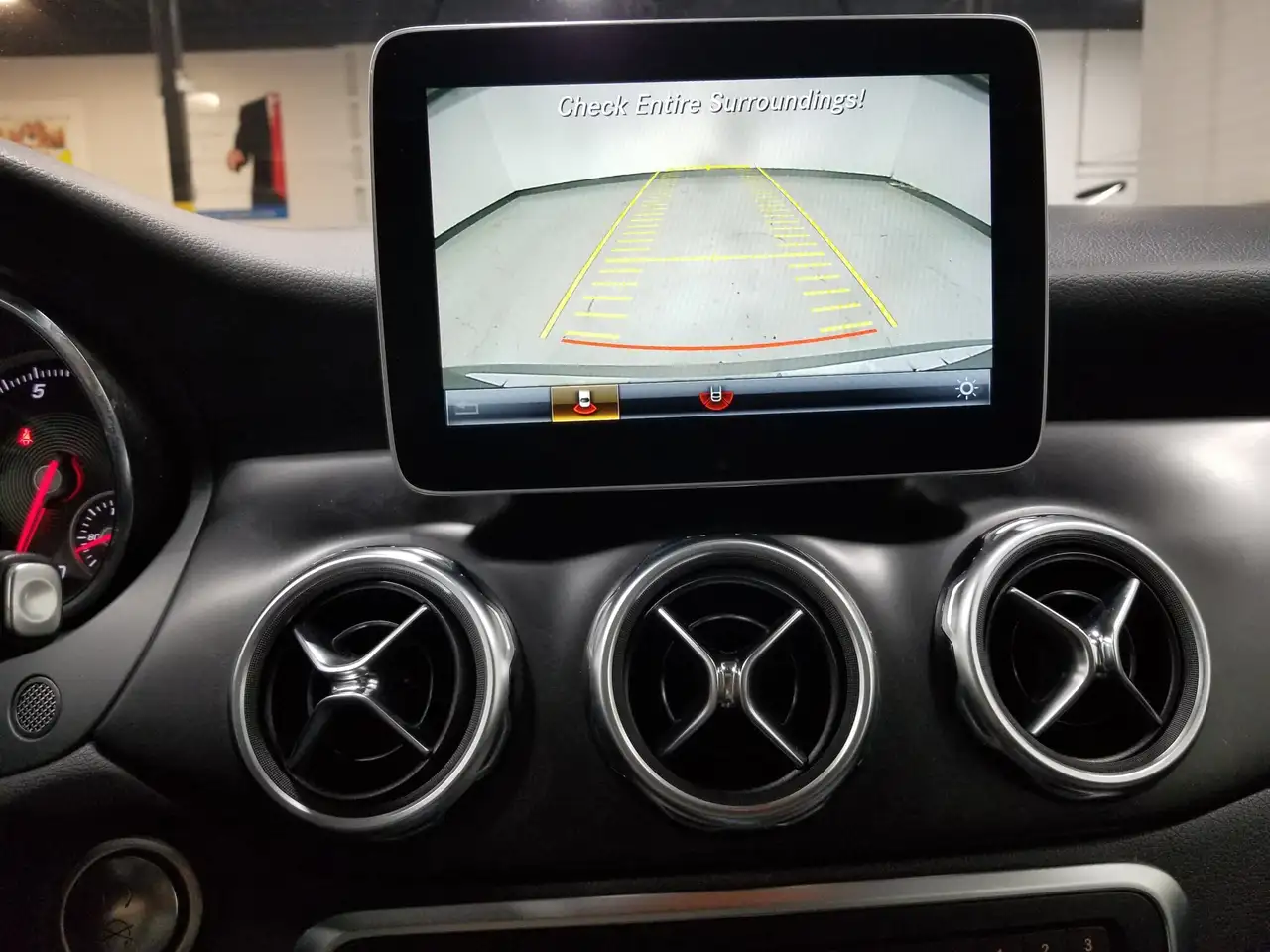 Mercedes-Benz GLA снимка Mercedes-Benz GLA