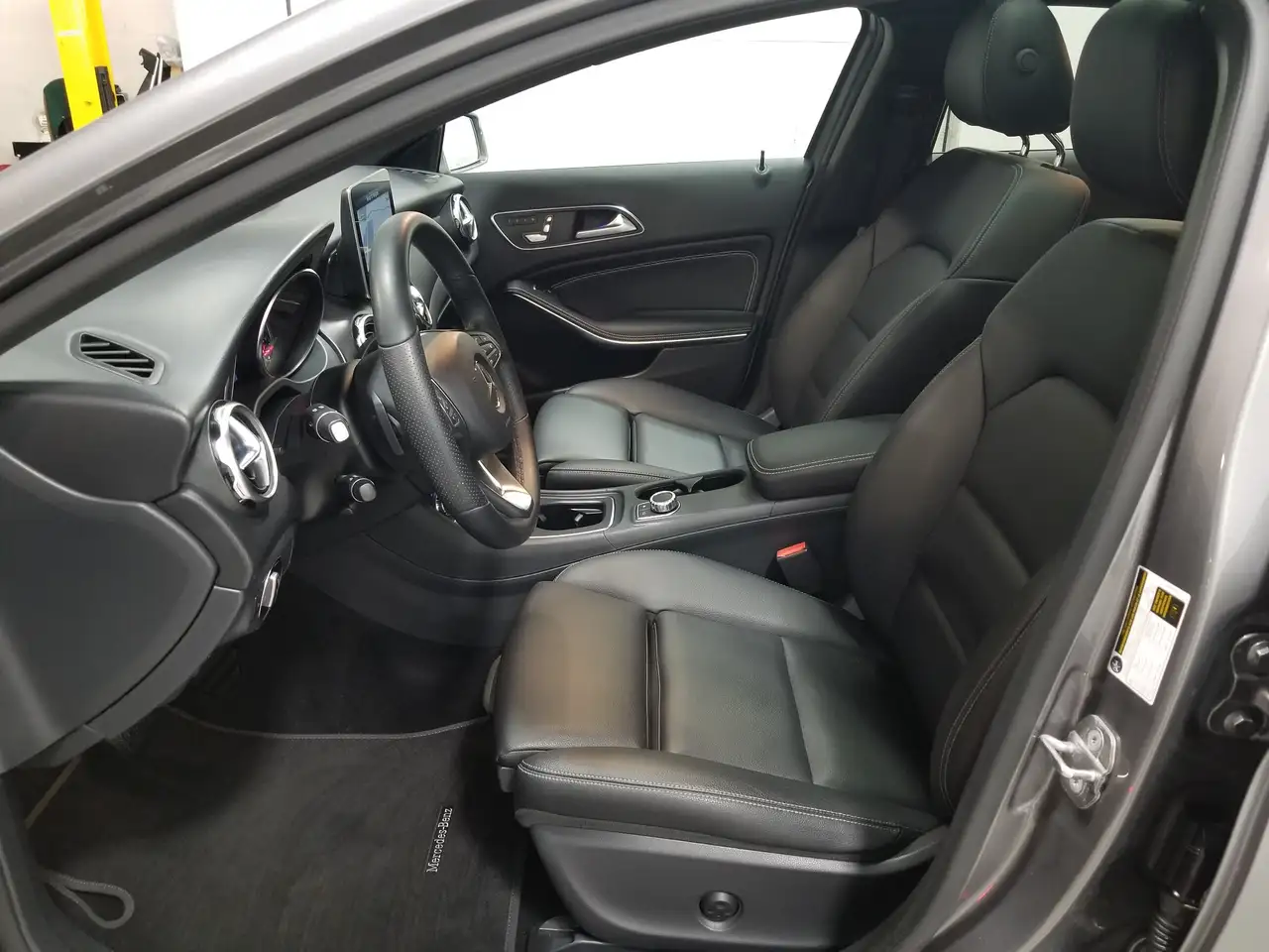 Mercedes-Benz GLA снимка Mercedes-Benz GLA