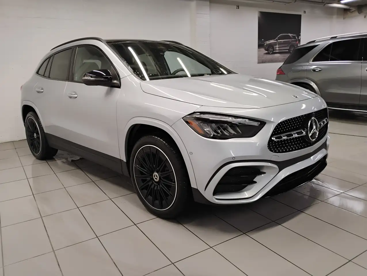 Mercedes-Benz GLA снимка Mercedes-Benz GLA