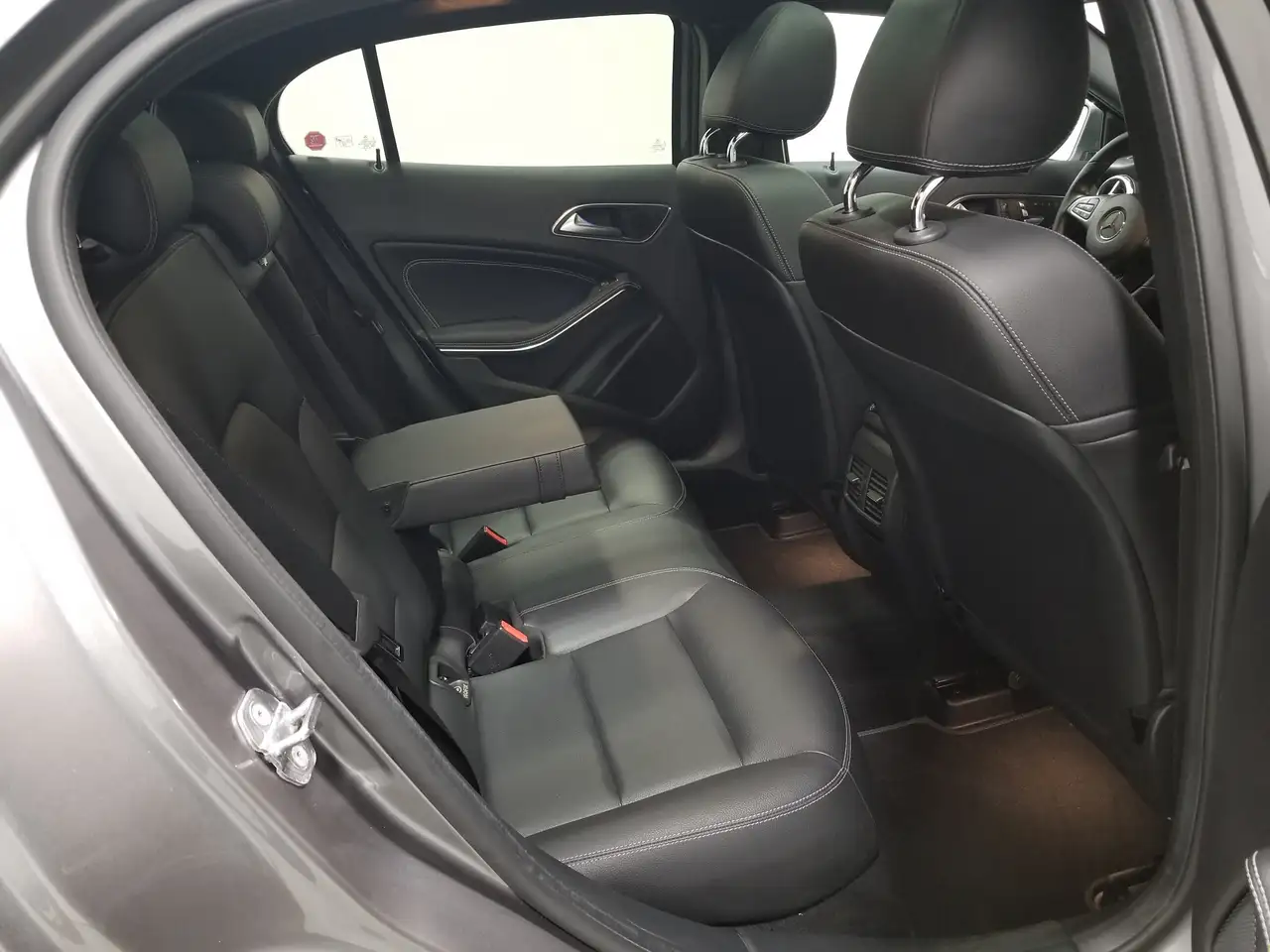 Mercedes-Benz GLA снимка Mercedes-Benz GLA
