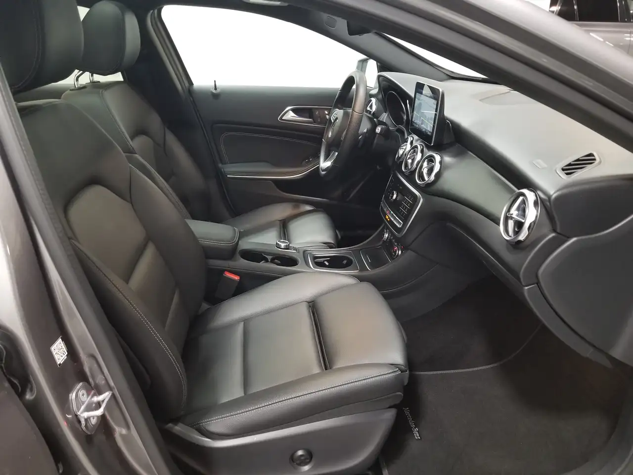 Mercedes-Benz GLA снимка Mercedes-Benz GLA