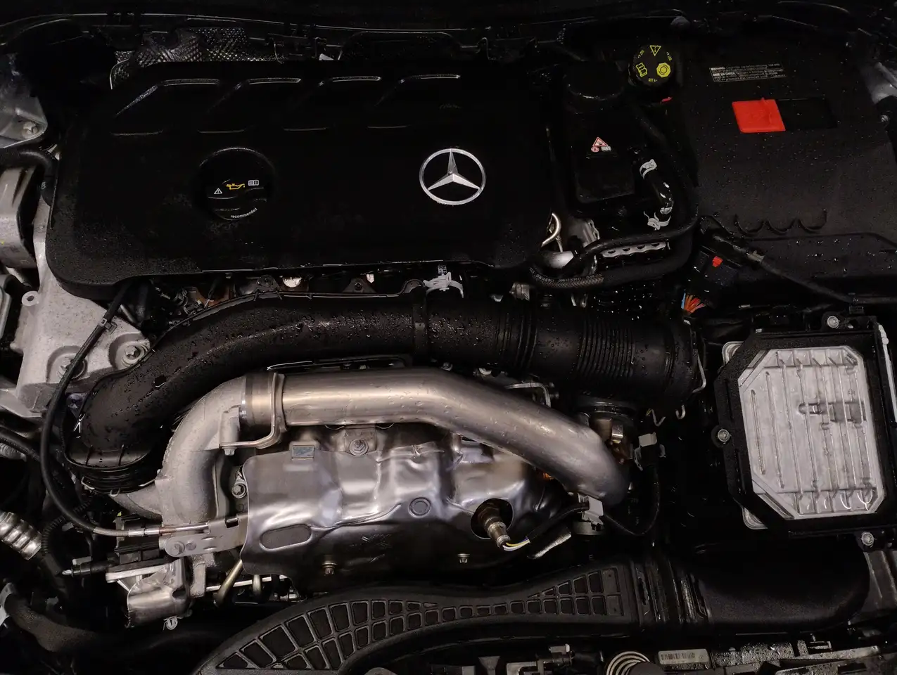 Mercedes-Benz GLA снимка Mercedes-Benz GLA