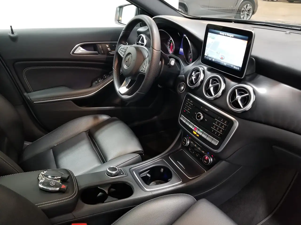 Mercedes-Benz GLA снимка Mercedes-Benz GLA