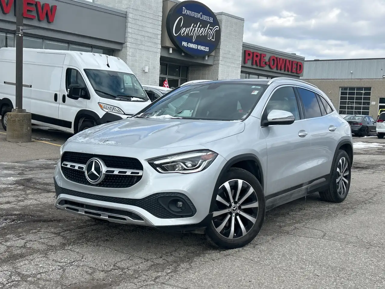 Mercedes-Benz GLA снимка Mercedes-Benz GLA