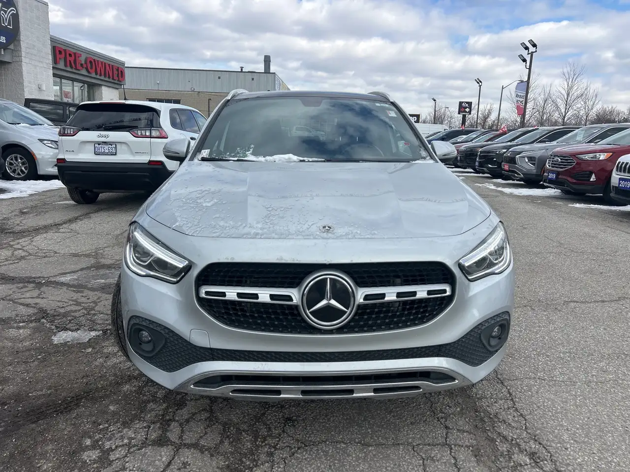 Mercedes-Benz GLA снимка Mercedes-Benz GLA