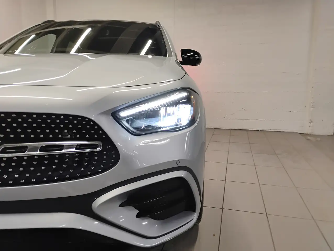 Mercedes-Benz GLA снимка Mercedes-Benz GLA