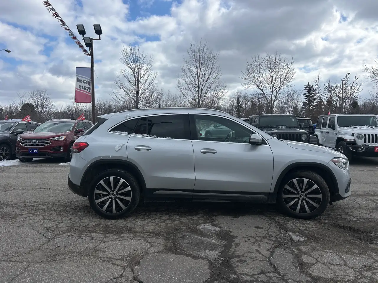 Mercedes-Benz GLA снимка Mercedes-Benz GLA