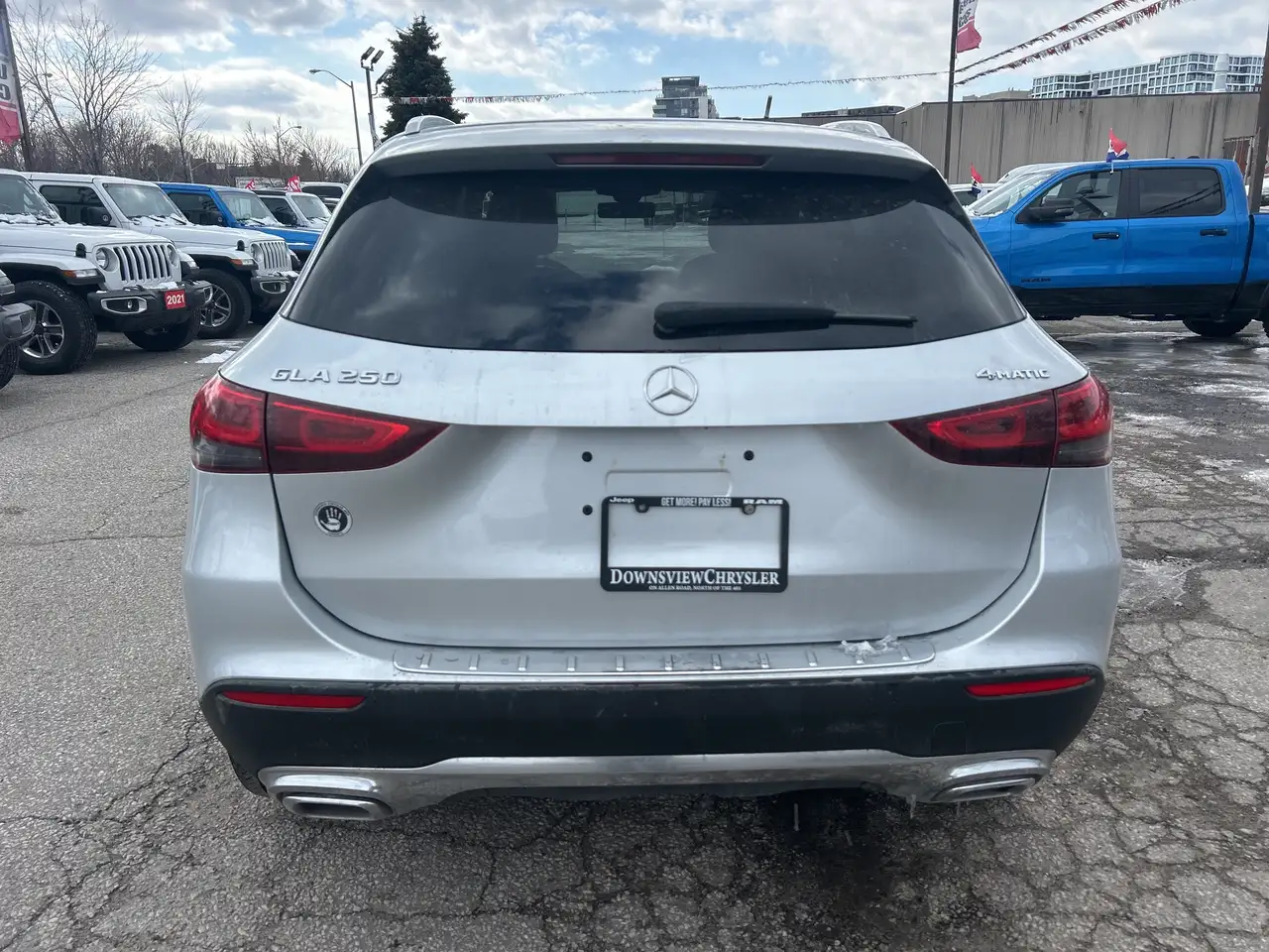Mercedes-Benz GLA снимка Mercedes-Benz GLA