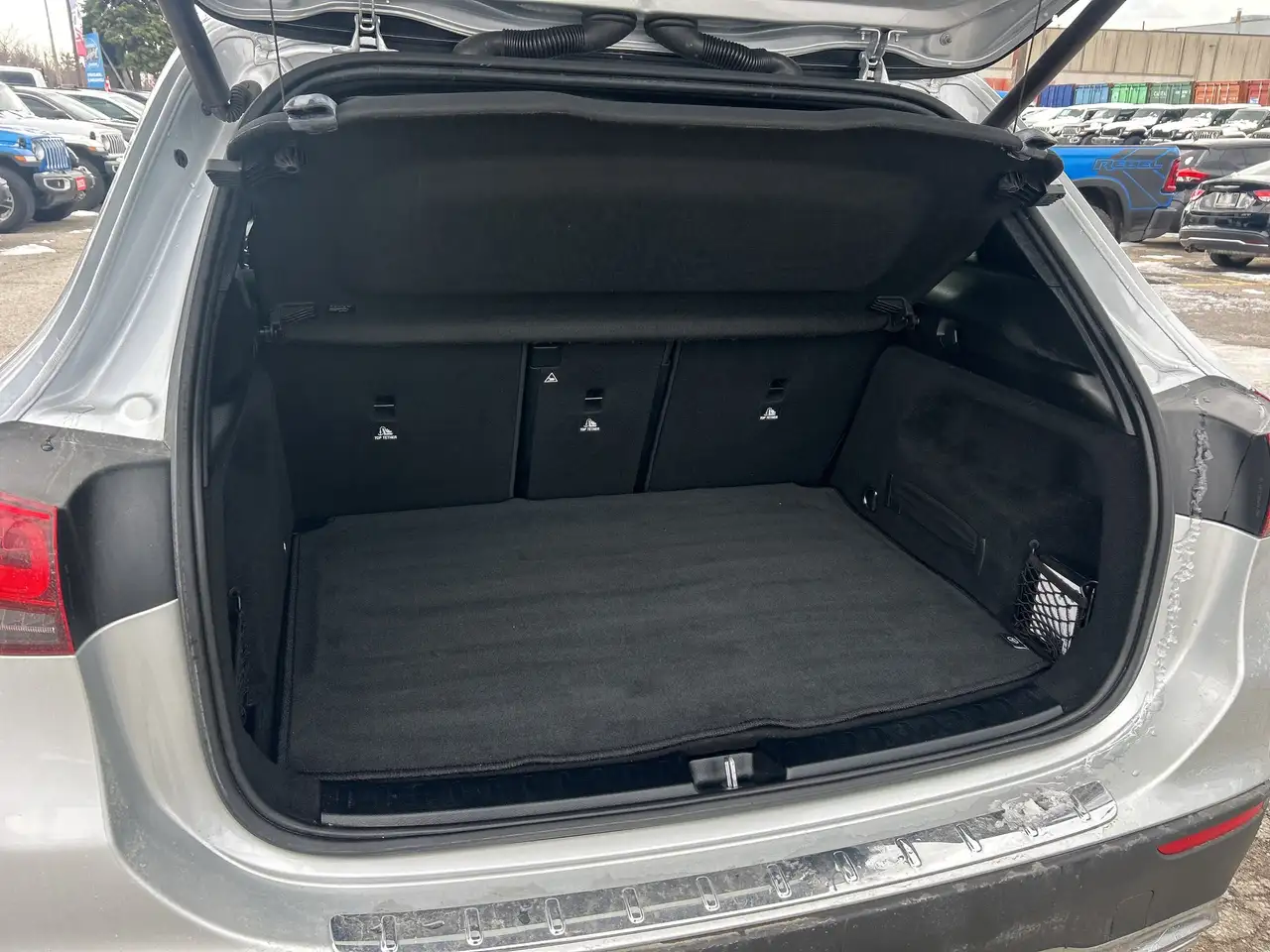Mercedes-Benz GLA снимка Mercedes-Benz GLA