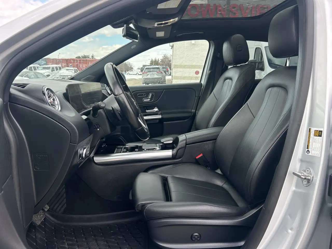 Mercedes-Benz GLA снимка Mercedes-Benz GLA