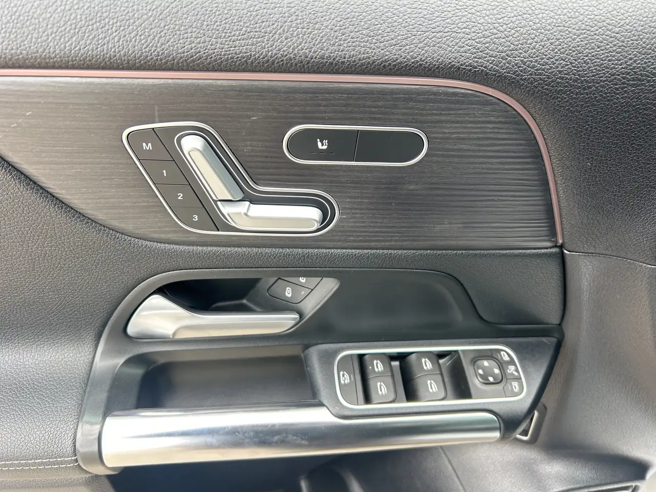 Mercedes-Benz GLA снимка Mercedes-Benz GLA