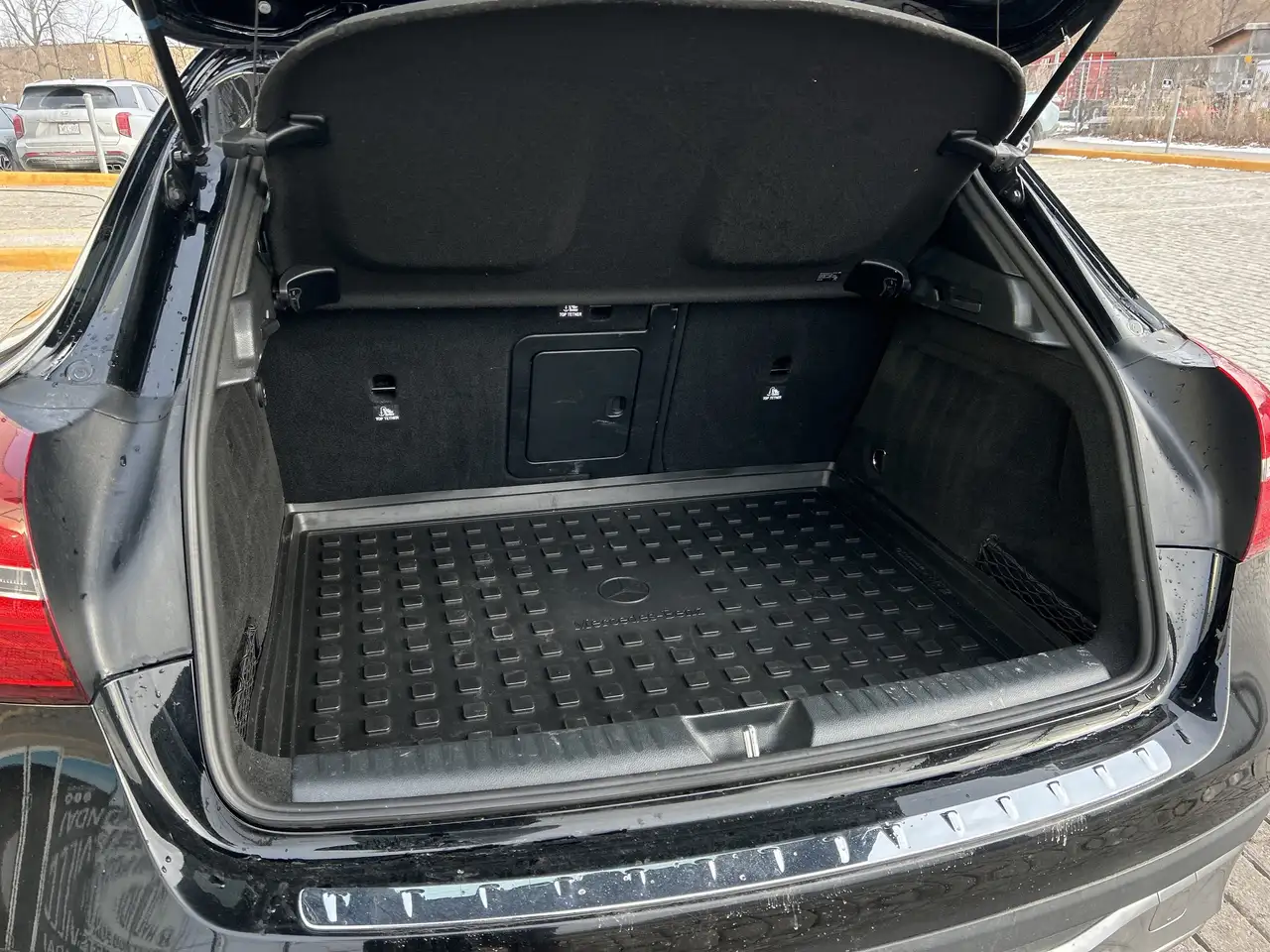 Mercedes-Benz GLA снимка Mercedes-Benz GLA