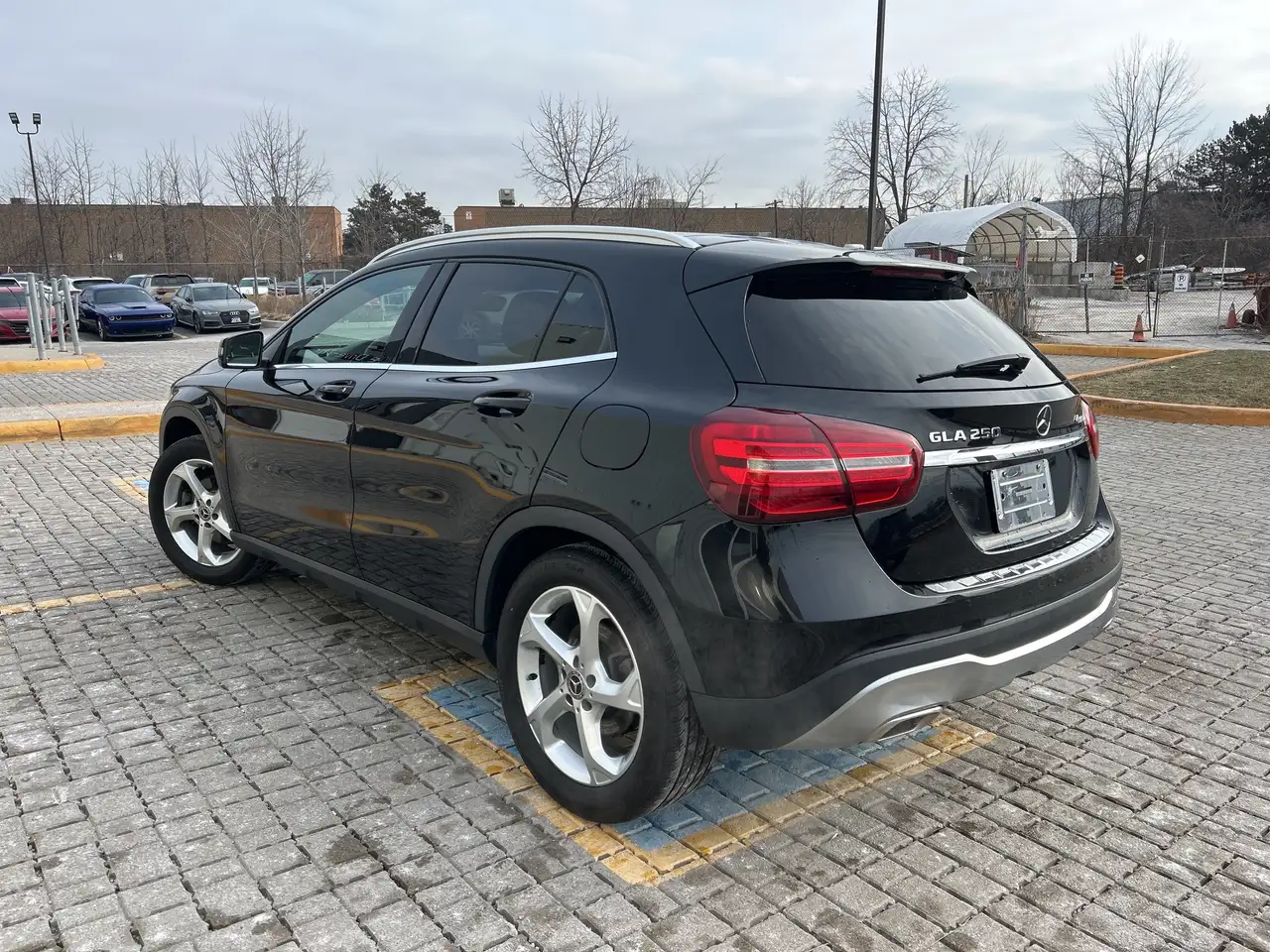 Mercedes-Benz GLA снимка Mercedes-Benz GLA