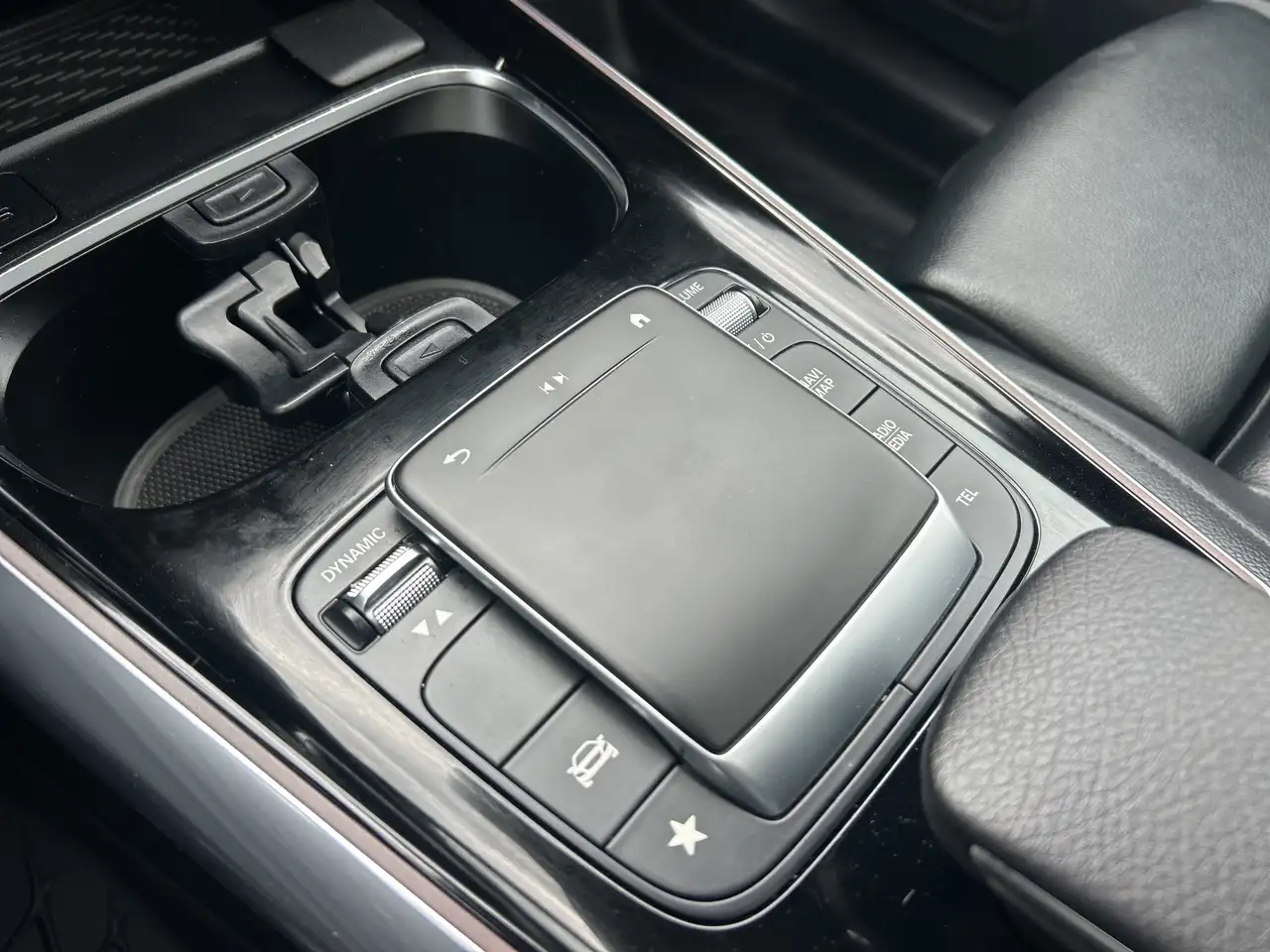 Mercedes-Benz GLA снимка Mercedes-Benz GLA