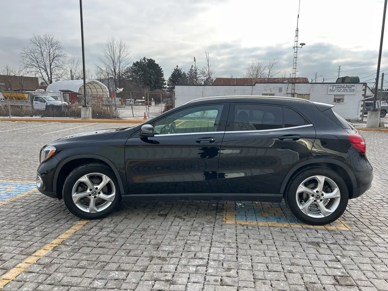 Mercedes-Benz GLA снимка Mercedes-Benz GLA