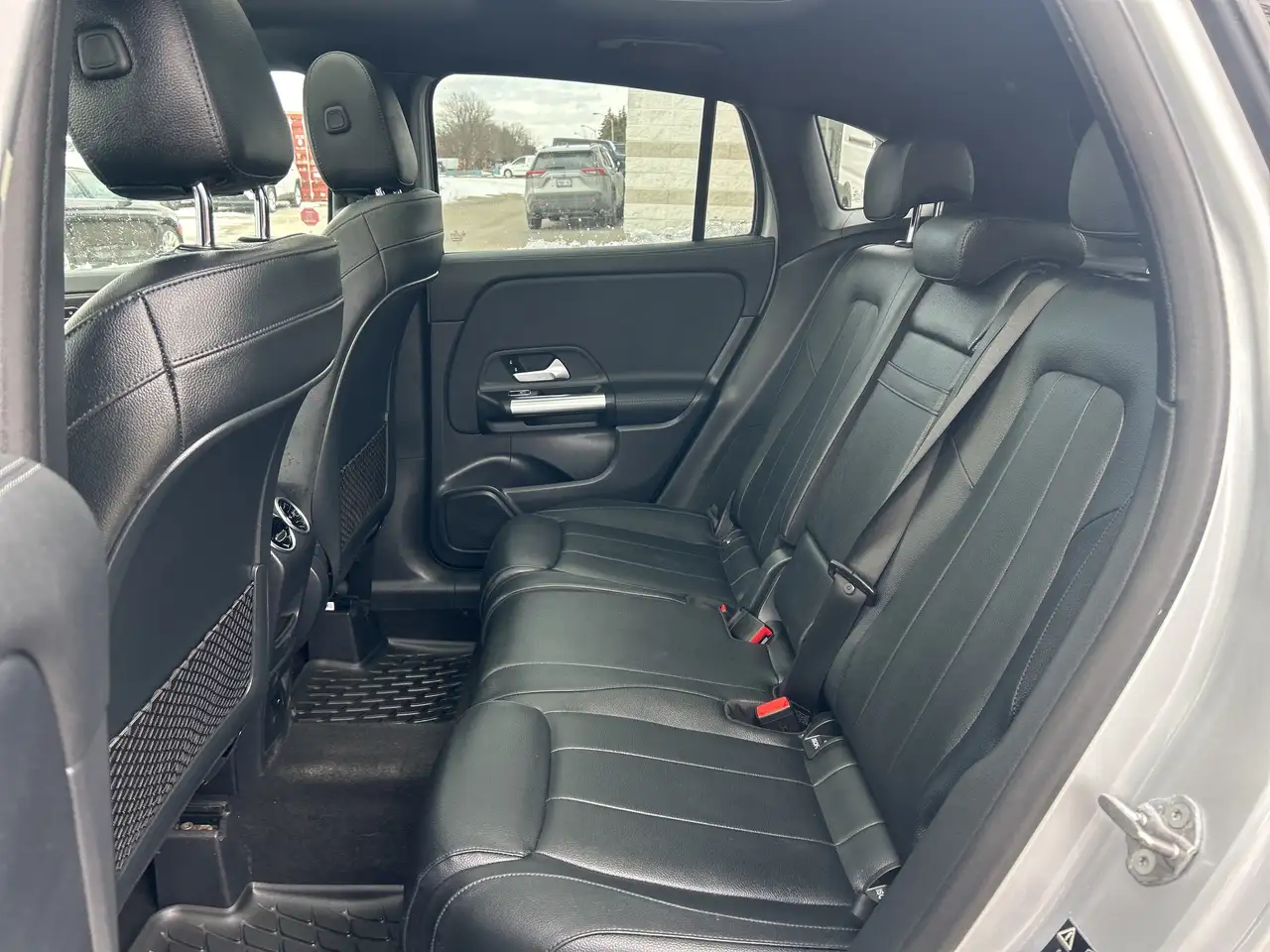 Mercedes-Benz GLA снимка Mercedes-Benz GLA