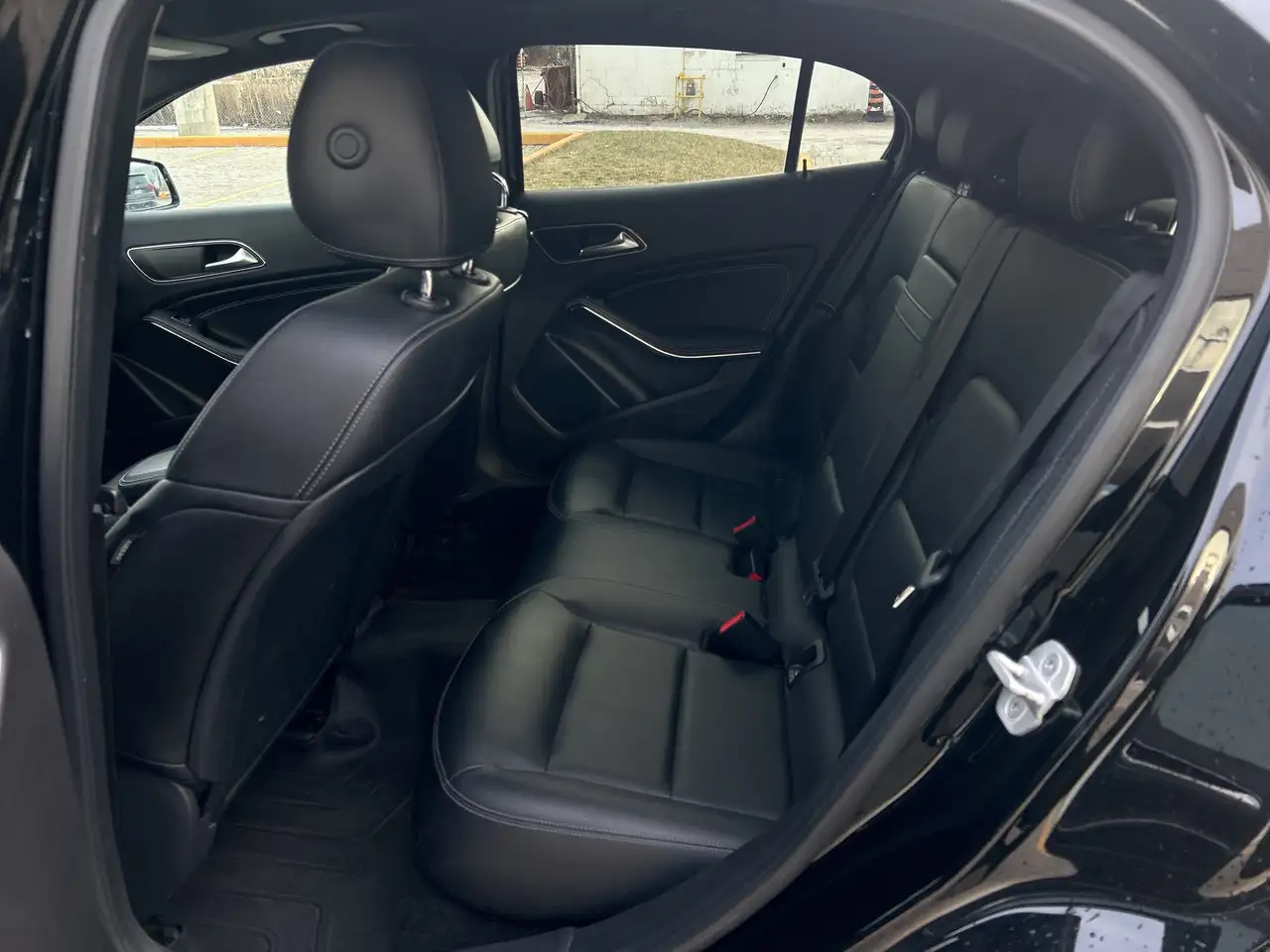 Mercedes-Benz GLA снимка Mercedes-Benz GLA
