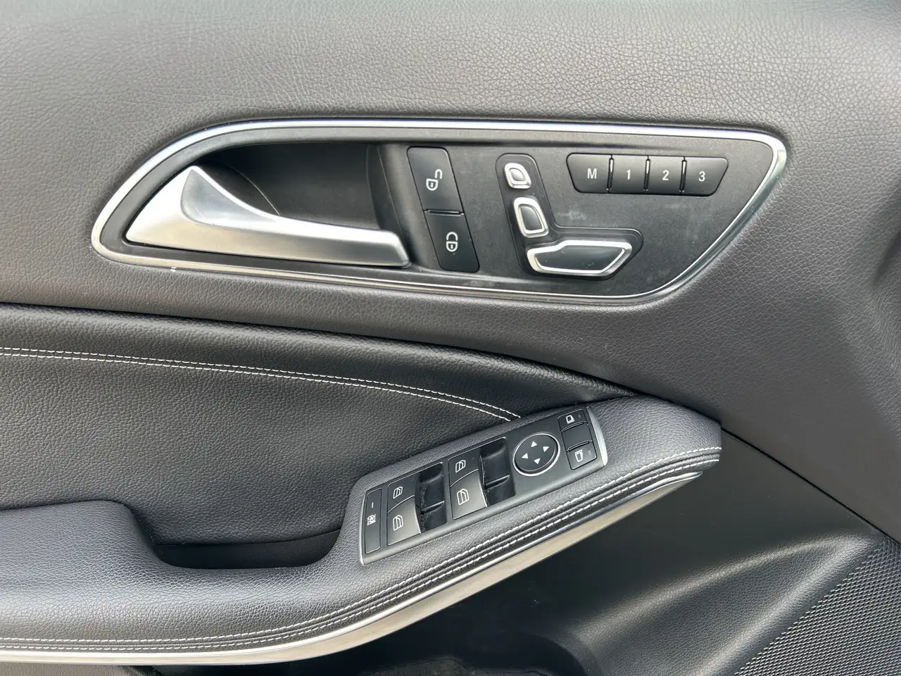 Mercedes-Benz GLA снимка Mercedes-Benz GLA