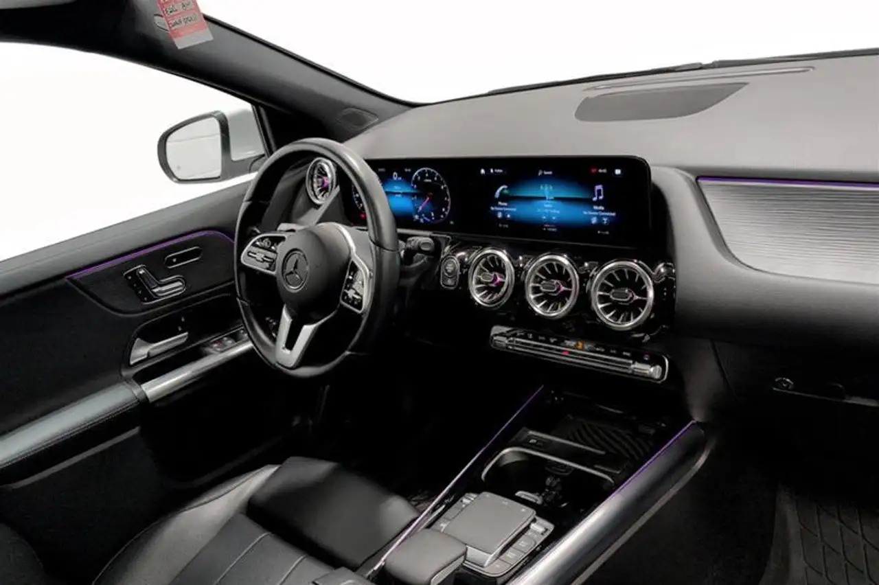 Mercedes-Benz GLA снимка Mercedes-Benz GLA