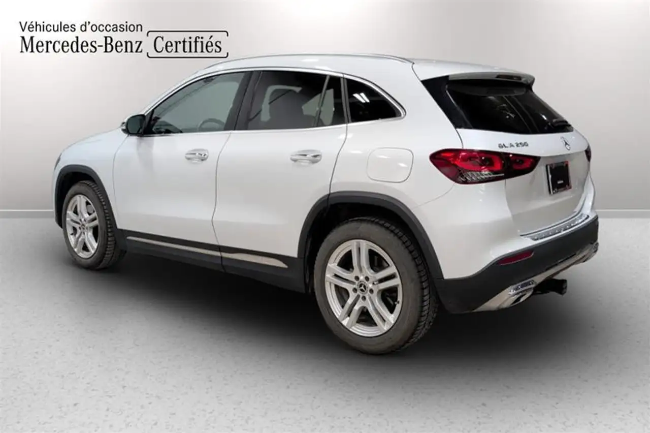 Mercedes-Benz GLA снимка Mercedes-Benz GLA
