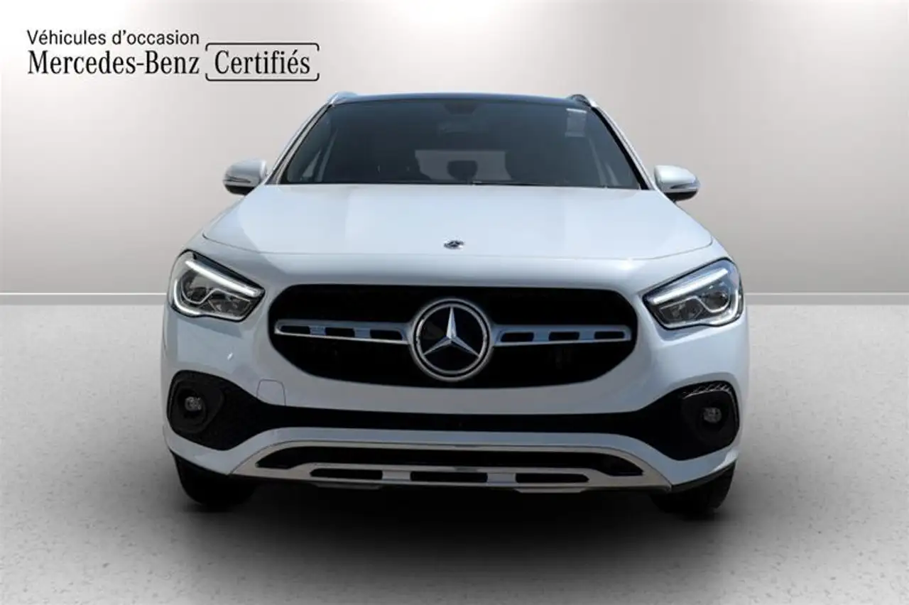 Mercedes-Benz GLA снимка Mercedes-Benz GLA
