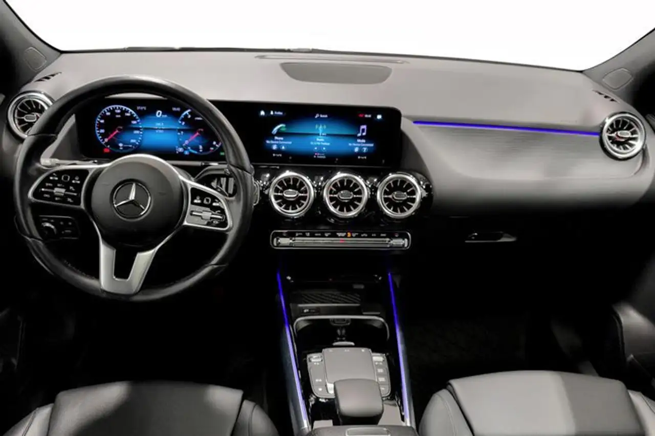 Mercedes-Benz GLA снимка Mercedes-Benz GLA