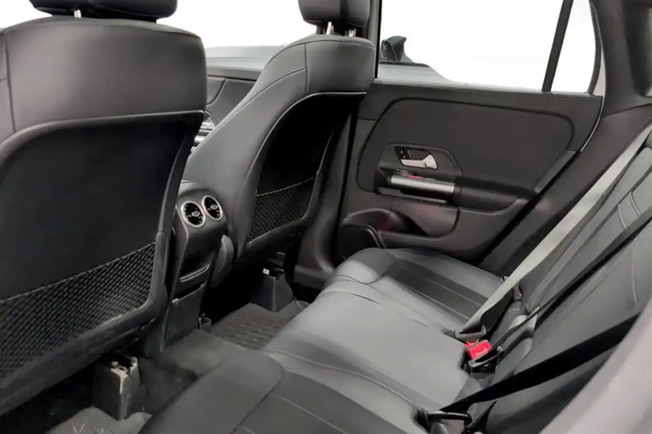 Mercedes-Benz GLA снимка Mercedes-Benz GLA