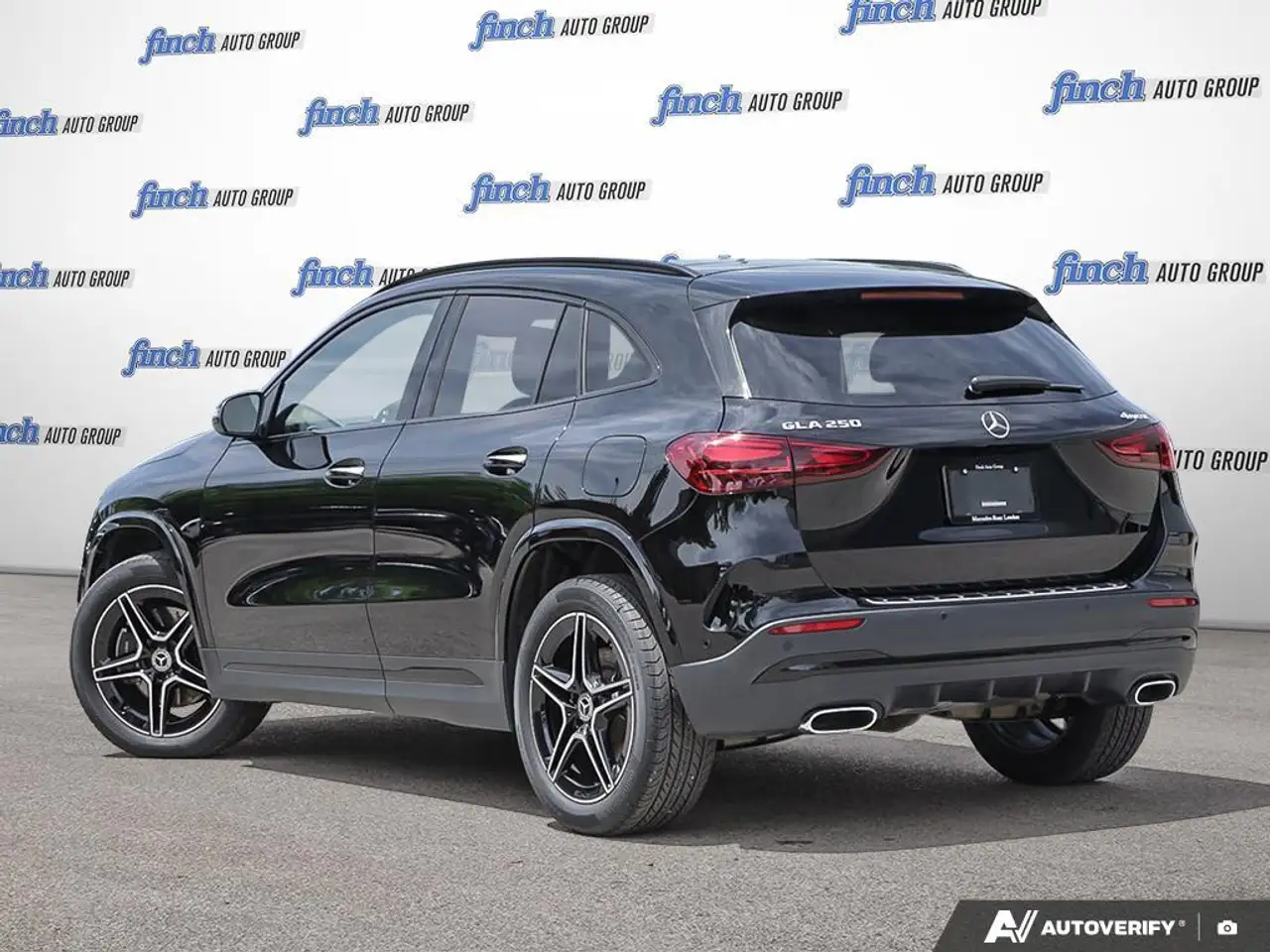 Mercedes-Benz GLA снимка Mercedes-Benz GLA
