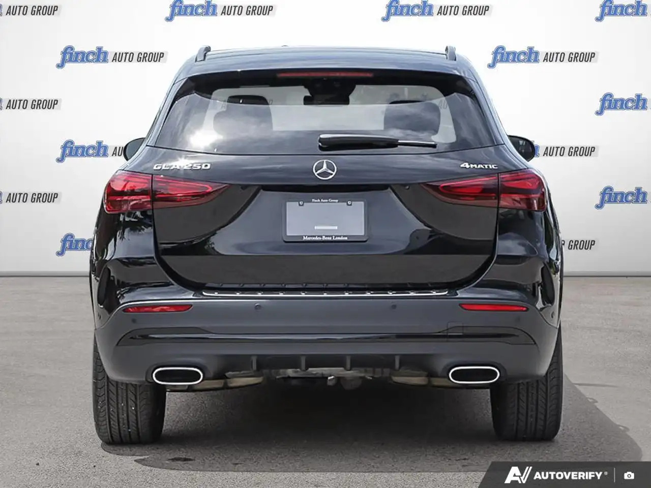 Mercedes-Benz GLA снимка Mercedes-Benz GLA